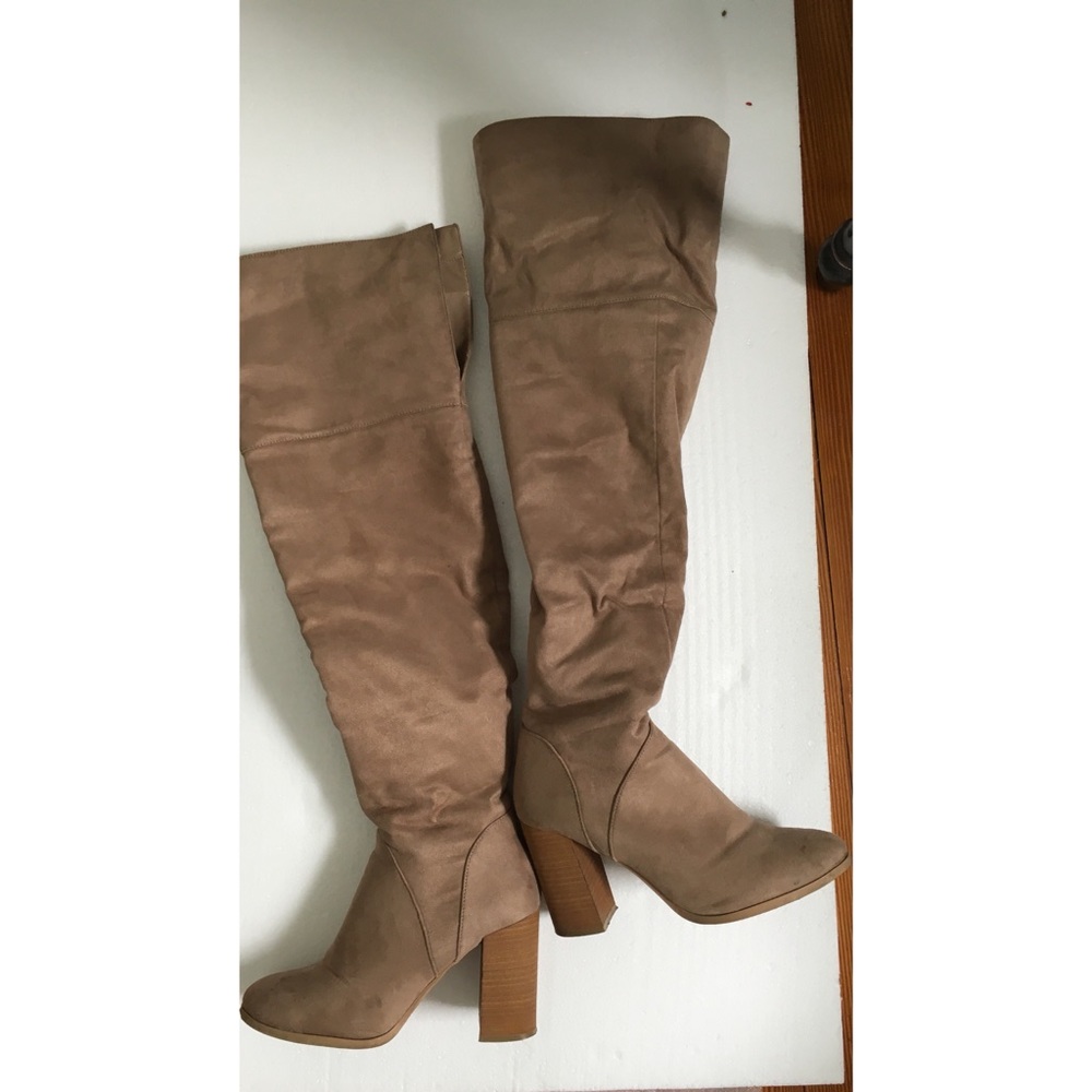 Thigh high boots 👢